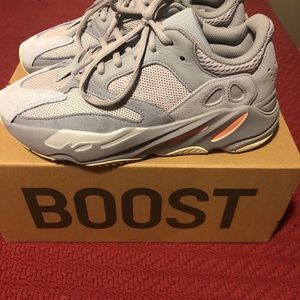 COPY - Authentic YEEZY Boost 700 size 7